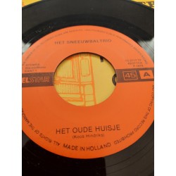 Sneeuwbaltrio - Het oude Huisje